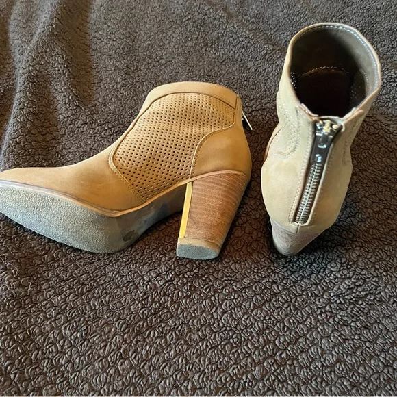 Heeled booties - Picture 4 of 5